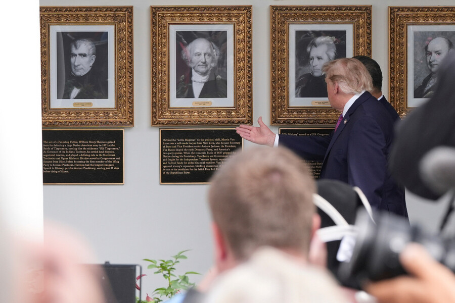 trump12_f40ce64bb9716a6b.jpg