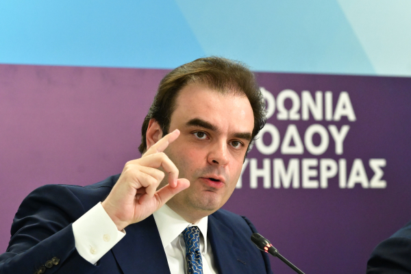 Δια... χειρός Κυριάκου Πιερρακάκη