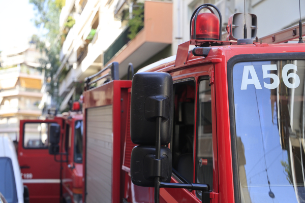 Φωτιά στη Θεσσαλονίκη: Διασωληνωμένη, με εκτεταμένα εγκαύματα μια ηλικιωμένη