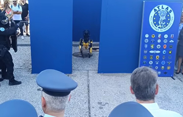 ΔΕΘ 2026: Εντυπωσιακή επίδειξη - Ο ρομποτικός σκύλος της ΕΛΑΣ «αφόπλισε» δράστη (βίντεο)