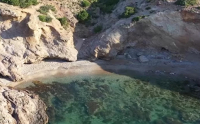 Η καλύτερη παραλία στην Αττική για μπάνια μετά τη δουλειά