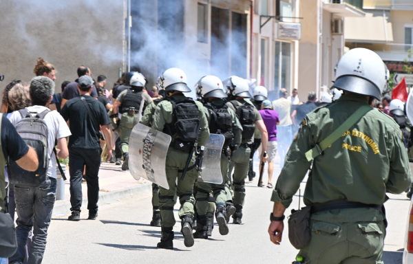Θάνατος 20χρονου στο Άργος: Διαδήλωση ενάντια στην αστυνομική βία - Έριξαν δακρυγόνα (εικόνες)