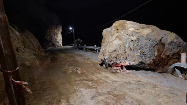 Ρόδος: Άνοιξε προσωρινά ο δρόμος προς την παραλία Άντονι Κουίν - Απεγκλωβίστηκαν 100 οχήματα