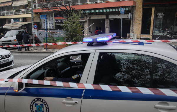 Καταδίωξη στο κέντρο της Θεσσαλονίκης - Οδηγός εγκατέλειψε το όχημα με 7 αλλοδαπούς