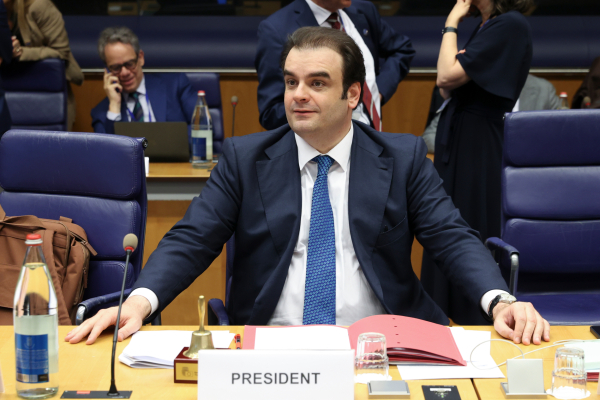 Κυριάκος Πιερρακάκης: Άμεση νομοθετική ρύθμιση για να προστατευθεί η ενίσχυση μαθητών με προβλήματα ακοής από κατασχέσεις