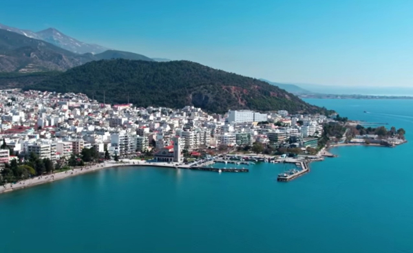 Η παραθαλάσσια πόλη που πρέπει να πάτε οπωσδήποτε το Σεπτέμβριο