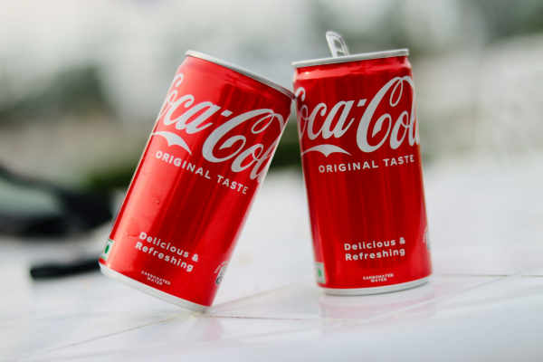 Coca-Cola HBC: Άνοδος σε πωλήσεις και κέρδη στο πρώτο εξάμηνο - Αναβαθμίζει τις προβλέψεις για το 2026