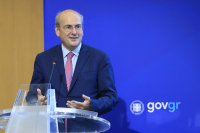 Χατζηδάκης: Στο γήπεδο υπάρχει μία ομάδα με Μητσοτάκη και από την άλλη διάφορα σχήματα που δεν συμπληρώνουν 11άδα