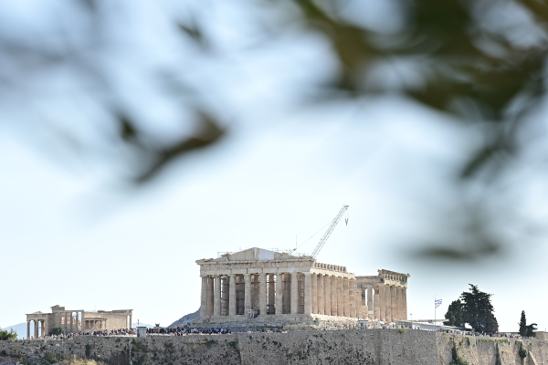 Ταχύτερη μείωση του ελληνικού χρέους βλέπει το ΔΝΤ: Στο 136% του ΑΕΠ φέτος και στο 111,1% το 2031