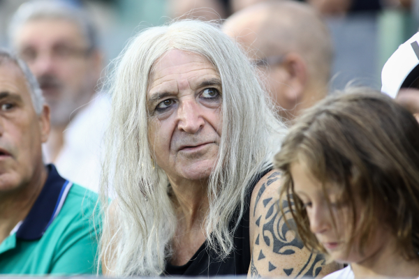 Καρβέλας: Παίρνει στα χέρια του τις άδειες για τα τραγούδια του - Τι σημαίνει για την Άννα Βίσση