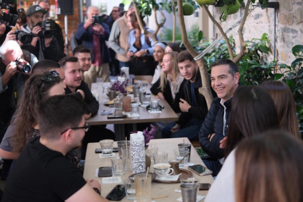 Τσίπρας από Βόλο: Στρώσαμε το τραπέζι, βάλαμε τα σερβίτσια και κάθεται ο Μητσοτάκης και τρώει τώρα (Βίντεο)