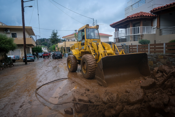 Crete Storm Emergency: 112 Alert Issued in Mylopotamos as Severe Weather Rages On