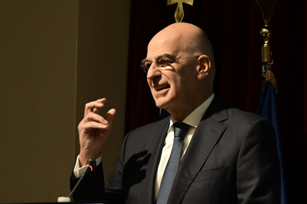 Επικοινωνία Δένδια με τον ανώτατο διοικητή του ΝΑΤΟ στην Ευρώπη