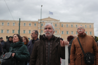 Συντάξεις: Ο φόβος για τα νέα όρια ηλικίας έφερε νέο ρεκόρ στις αιτήσεις