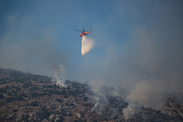 Φωτιά τώρα στην Κρανιά Ελασσόνας - Επιχειρούν 6 εναέρια