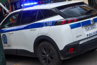 Νέα απάτη: Άφησε τα χρυσαφικά της στη ρόδα παρκαρισμένου αυτοκινήτου - Πώς την ξεγέλασαν