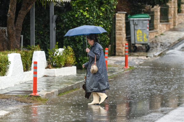 Χαλάει ο καιρός τις επόμενες ώρες – Σε ποιες περιοχές θα «χτυπήσουν» βροχές και καταιγίδες