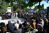 Σαράντα ημέρες χωρίς τον Γιώργο Μαζωνάκη - Συγγενείς και θαυμαστές τον τιμούν στη Νίκαια (Εικόνες - Βίντεο)
