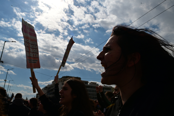 Ο φόβος της πλατείας ξαναζεί για την κυβέρνηση - Μαθητές και φοιτητές σέρνουν το χορό