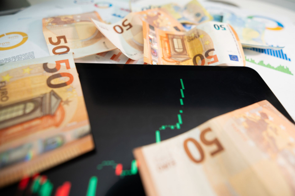 BIS: Το κρατικό χρέος, τα funds και οι τράπεζες σε έναν νέο φαύλο κύκλο κινδύνου