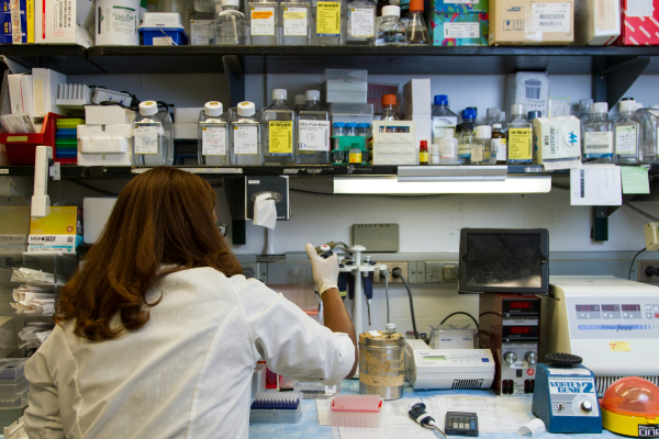 Αποσύρεται φάρμακο για τη νόσο Crohn: Τι πρέπει να κάνουν οι ασθενείς