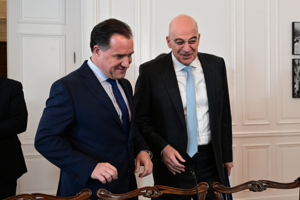 «Καρφί» Άδωνι για Δένδια: Απορώ με τους υπουργούς που επέλεξαν να λείπουν από τη γιορτή της ΝΔ