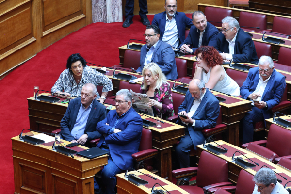 ΚΚΕ: Νέα τροπολογία για την επαναφορά 13ου και 14ου μισθού και σύνταξης