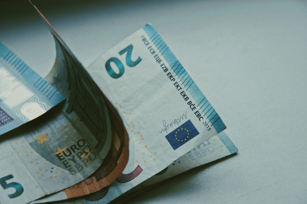 Εξωδικαστικός ή 72 δόσεις: Ποιοι κερδίζουν, ποιοι χάνουν και ποια ρύθμιση συμφέρει