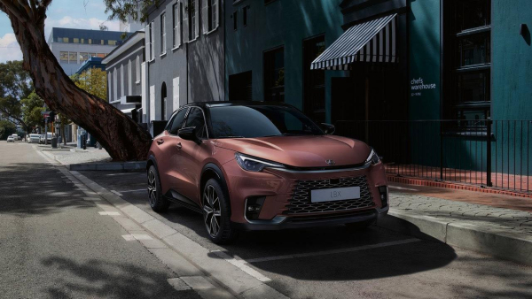 Νέο Lexus LBX: Από 31.300 ευρώ το νέο Premium Casual μοντέλο