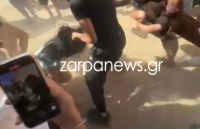 Χανιά: Μαθήτριες πιάστηκαν στα χέρια - Σκηνές άγριας βίας μπροστά σε συμμαθητές (βίντεο)