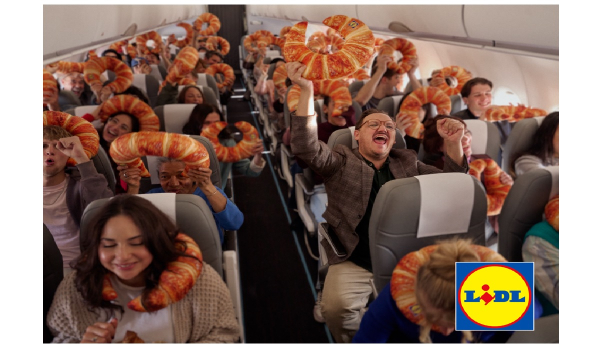 Από τον φούρνο στα ύψη της μόδας: Η Lidl ενθουσιάζει στο Paris Fashion Week με το «NeckCroissant»