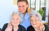 Κατερίνα Καραβάτου: Η συγκινητική ανάρτηση με τις αδερφές της μητέρας της – «Η επιτομή της αγάπης»