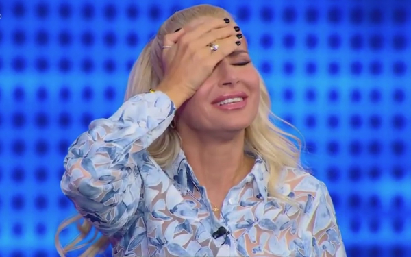 «The Chase»: Παίκτης έκανε την Άννα Βίσση ηρωίδα του… Τολστόι – «Έκλαψε» η Μπεκατώρου