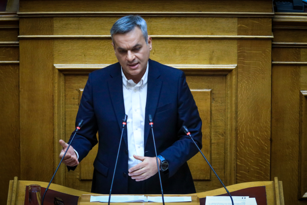 Εξηγήσεις για το τέλος των 3 ευρώ ανά επιβάτη του αεροδρομίου «Νίκος Καζαντζάκης» ζητάει ο Μαμουλάκης
