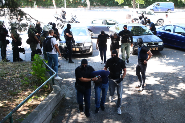 Στην ανακρίτρια ο 24χρονος για την επίθεση στο σπίτι της οικογένειας Νέστορα