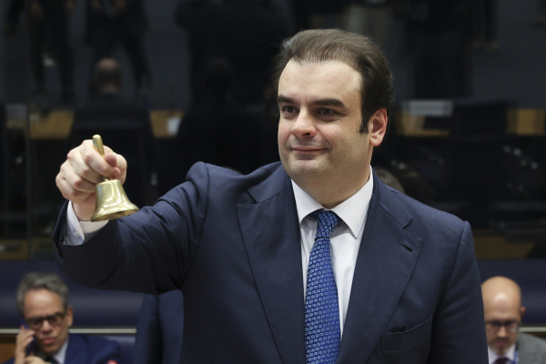 Eurogroup: Μήνυμα Πιερρακάκη στη Γαλλία για άμεση ψήφιση του προϋπολογισμού του 2027