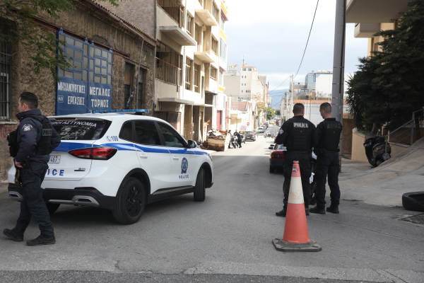 Συναγερμός στον Πειραιά: Εντοπίστηκε τμήμα όλμου στη Δραγατσανίου