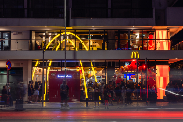 Η McDonald’s επιστρέφει στην καρδιά της Θεσσαλονίκης με νέο εστιατόριο στην Αγίας Σοφίας