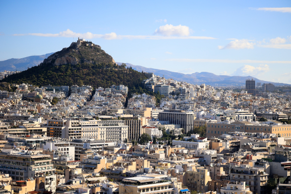 Η κυβέρνηση διατηρεί τα φορολογικά «παράθυρα» στην οικοδομή και κλείνει το μάτι στην αγορά