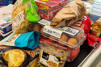 Market Pass: Voucher σίτισης 60 ευρώ πριν από τα Χριστούγεννα - Παραδείγματα με ποσά