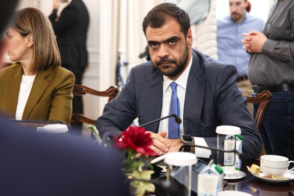 Μαρινάκης αδειάζει Άδωνι για Δένδια: «Κανείς δεν έλειπε αδικαιολόγητα από την εκδήλωση της ΝΔ»