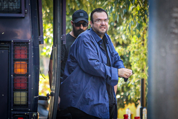 Στη φυλακή ο Φίλιππος Καμπούρης και η σύζυγός του για την απάτη στον ΕΦΚΑ