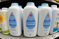 Johnson & Johnson: Προτείνει αποζημιώσεις 5,5 δισ. για το βρεφικό ταλκ που συνδέεται με καρκίνο