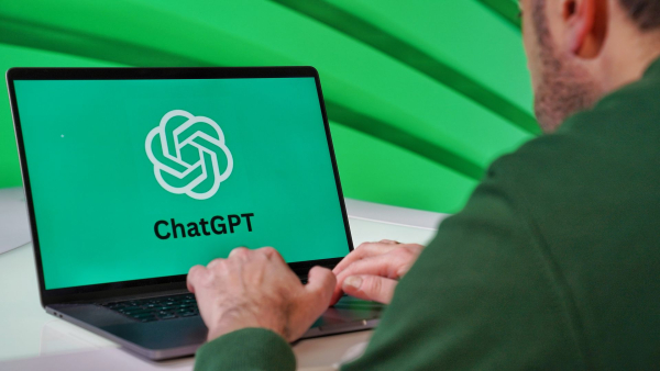 Καθηγητής έστησε κρυφή παγίδα για το ChatGPT – «Έπιασε» 32 από τους 35 φοιτητές