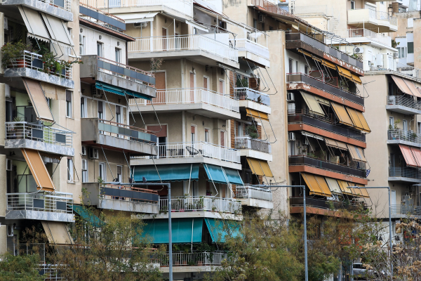 Οπτικές ίνες: Νέοι κανόνες στις πολυκατοικίες μετά τις διπλές εγκαταστάσεις από ΟΤΕ, Vodafone και Nova