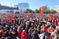 Επεισόδια στο Κόσοβο μετά την καταδίκη Θάτσι - Βανδάλισαν το κτίριο της ΕΕ στην Πρίστινα (Βίντεο)