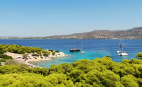 Εάν πάτε στην Αίγινα δεν πρέπει να χάσετε με τίποτα αυτή την παραλία