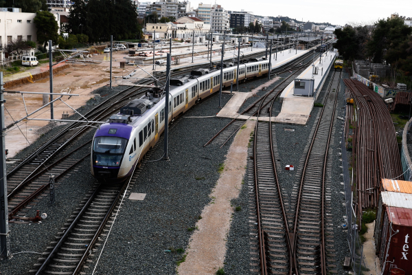 Αμαξοστοιχία του Προαστιακού παρέσυρε άνθρωπο έξω από την Λάρισα - Νεκρός ο άνδρας
