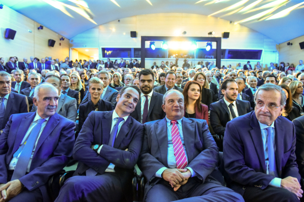 Γιατί ο Μητσοτάκης προσπαθεί να πείσει ότι ο Καραμανλής είναι εναντίον του Σαμαρά