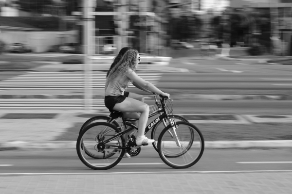 Άλμπερτ Αϊνστάιν: «Η ζωή είναι σαν ποδήλατο. Για να διατηρήσεις την ισορροπία σου, πρέπει να συνεχίσεις να κινείσαι»